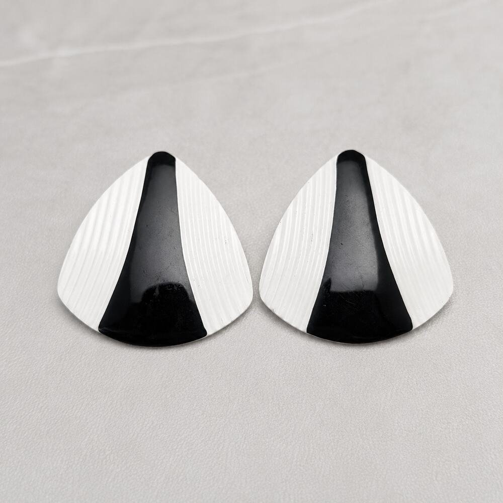 Vintage Stud Earrings Very Large Off White & Black Retro Curved Triangle - Marks